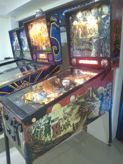 COSTA-RICA-1992-DATA-EAST-HOOK-PINBALL-MACHINE.jpg